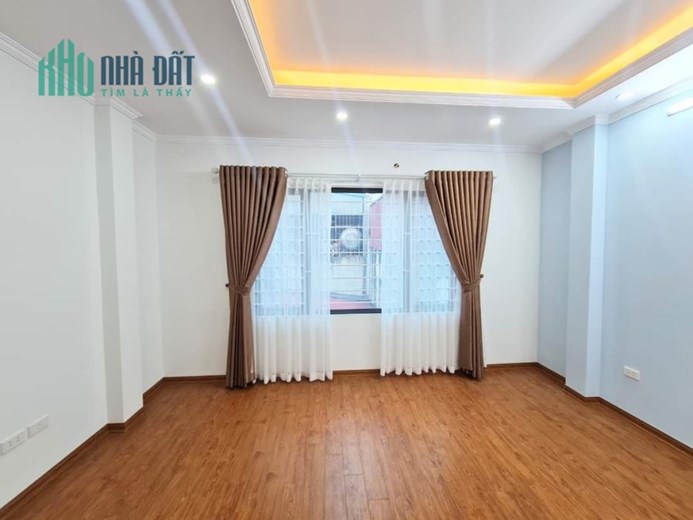 Trung Tâm Huyện Thanh Trì 45m2 / 5 tầng, oto đỗ cổng, 1km ra cầu Văn Điển, 2,7 tỷ