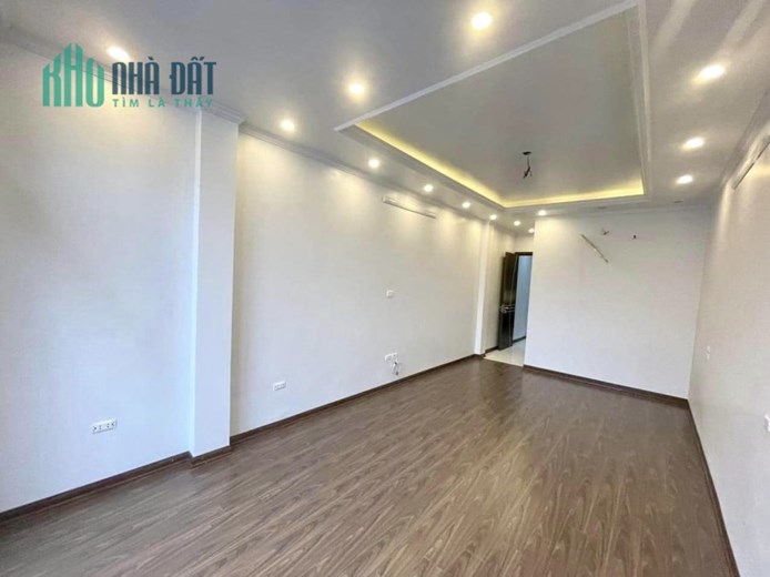 Bán nhà Tạ Quang Bửu, 45m x 5 tầng, mặt ngõ thông, ô tô đỗ cửa