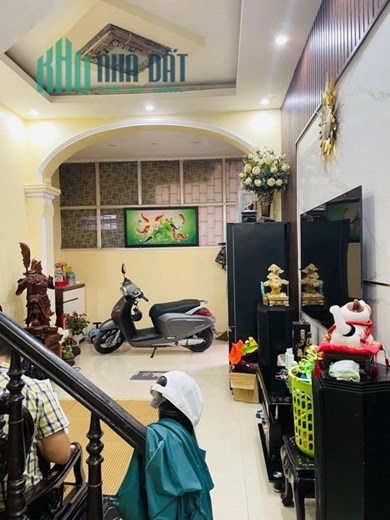 Nhà Bạch Mai, nở hậu, gần oto nhà 52m2 4T chỉ 6.3 tỷ