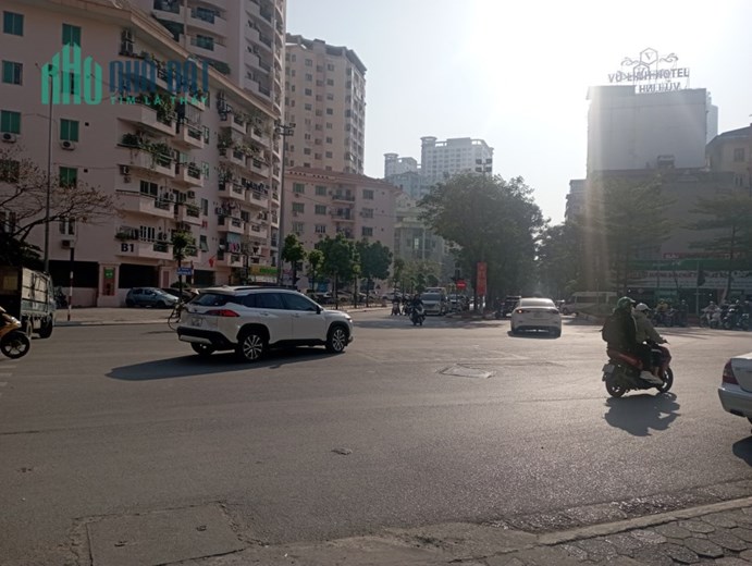 Bán căn hộ Nguyễn Phong Sắc, Cầu Giấy. DT 51m2; T1; giá 4.95 tỷ. Phương