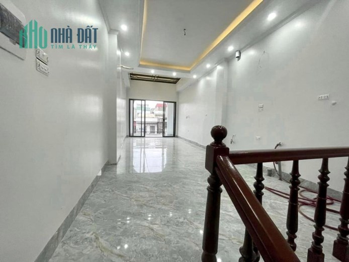Bán nhà Tạ Quang Bửu, 45m x 5 tầng, mặt ngõ thông, ô tô đỗ cửa