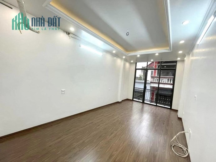 Bán nhà Tạ Quang Bửu, 45m x 5 tầng, mặt ngõ thông, ô tô đỗ cửa