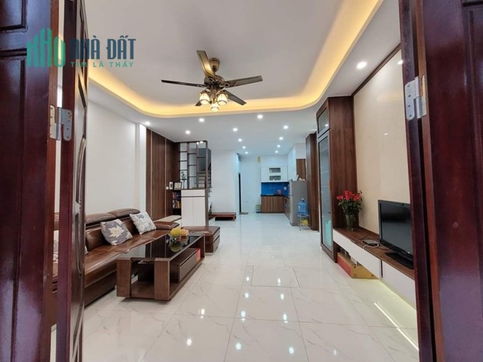 Cực rẻ. Bán nhà đường Giải Phóng, Thanh Xuân. 50m2. Ô TÔ ĐỖ GẦN. KD. Nhỉnh 3 Tỷ. 0968084286