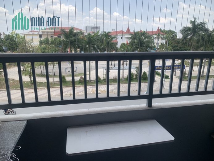 Cho thuê căn hộ lầu cao view hồ bơi tại thủ đức