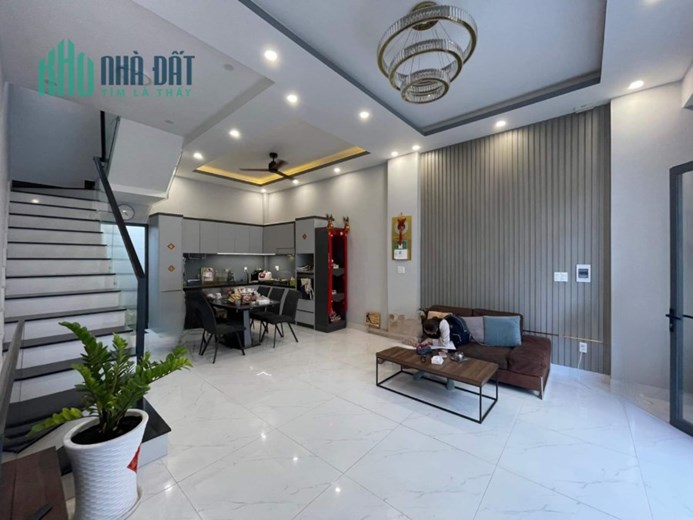 Định cư nên bán gấp nhà siêu đẹp, ô tô ngủ trong nhà, ngang 5m, 4 tầng, 4PN, 4WC, KDC đồng bộ
