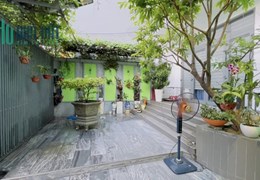 Hàng hiềm Biệt thự sân vườn 3 tầng mới cách biển 30m- view biển –toàn bộ nội thất Lh 0988677254