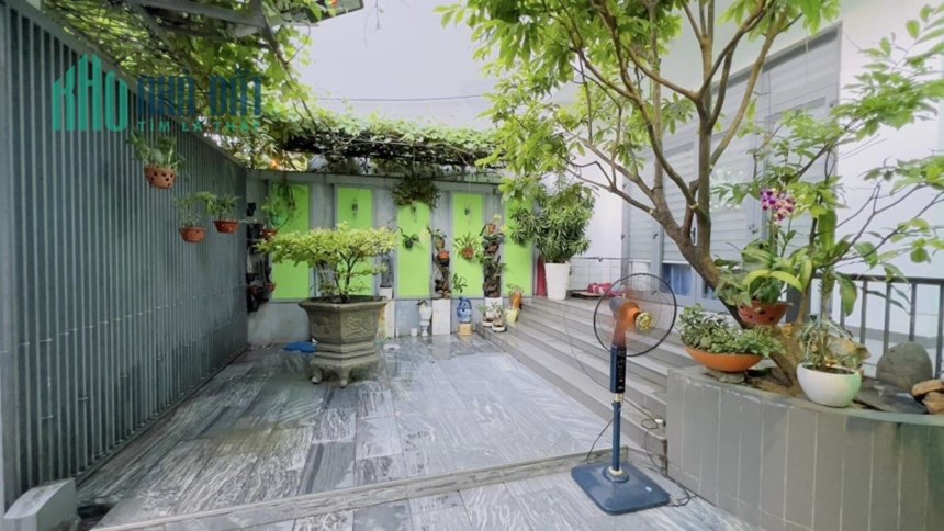Hàng hiềm Biệt thự sân vườn 3 tầng mới cách biển 30m- view biển –toàn bộ nội thất Lh 0988677254