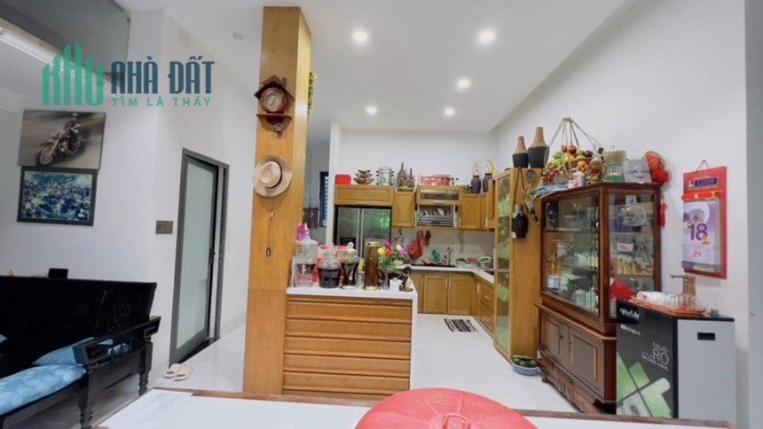 Hàng hiềm Biệt thự sân vườn 3 tầng mới cách biển 30m- view biển –toàn bộ nội thất Lh 0988677254