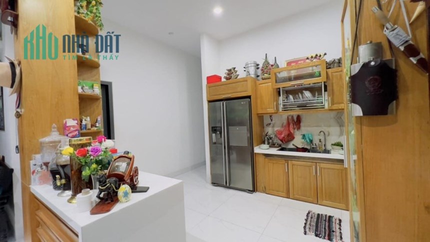 Hàng hiềm Biệt thự sân vườn 3 tầng mới cách biển 30m- view biển –toàn bộ nội thất Lh 0988677254