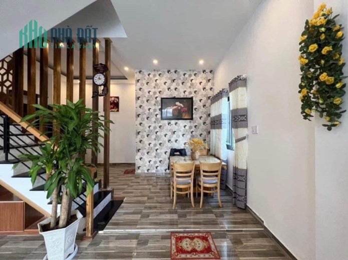 Nhà phố trung tâm Trưng Nữ Vương mới –đầy đủ nội thất  đường thông ô tô tránh nhau giá 3 tỷ chút Lh