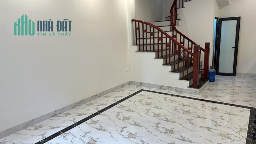 Bán ngôi nhà 49m2 phố Âu Cơ, Tây Hồ Dân xây 5 phòng ngủ 10m Ô tô tránh 4.5 Tỷ