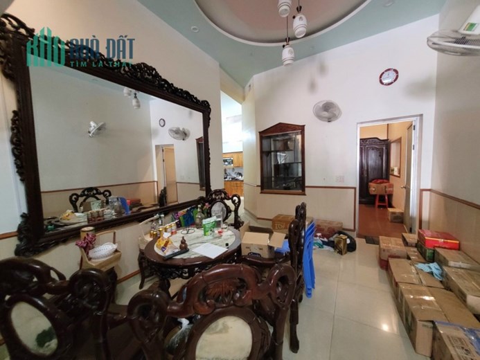 Bán nhà mặt đường số 135 Miếu Hai Xã, diện tích 94m 3 tầng, vị trí đẹp, GIÁ 7 tỉ