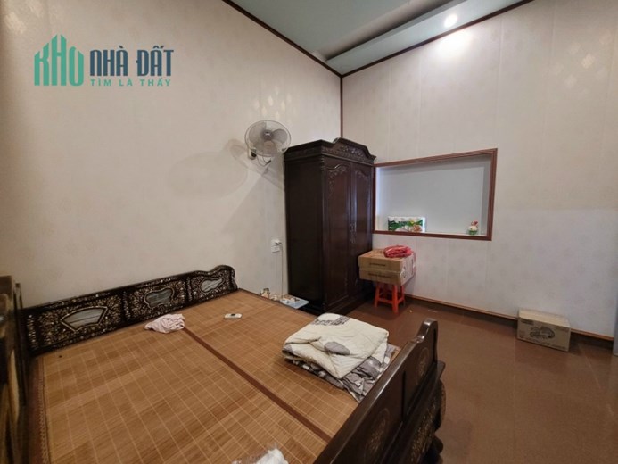 Bán nhà mặt đường số 135 Miếu Hai Xã, diện tích 94m 3 tầng, vị trí đẹp, GIÁ 7 tỉ