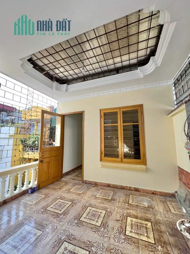 Bán nhà ngay sau mặt đường Nguyễn Công Trứ, 40m 3 tầng lô góc, GIÁ 2.4 tỉ