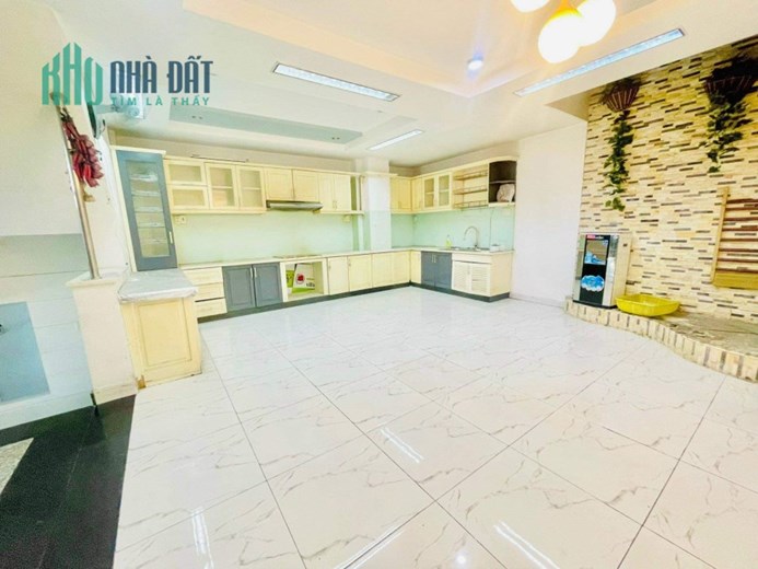 Biệt Thự 6 Tầng, Giáp Quận 10, 120m2, Đường 10m Thông Tứ Tung, Cần Bán Gấp Định Cư Mỹ.