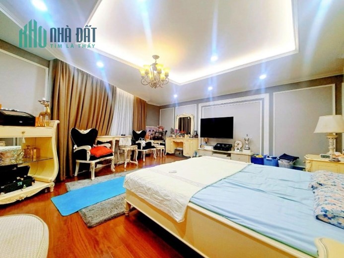 Chủ định cư Hoa Kỳ cần bán nhà mặt phố Văn Miếu, Đống Đa 120Mx7 tầng, lô góc 2 thoáng cực Vip