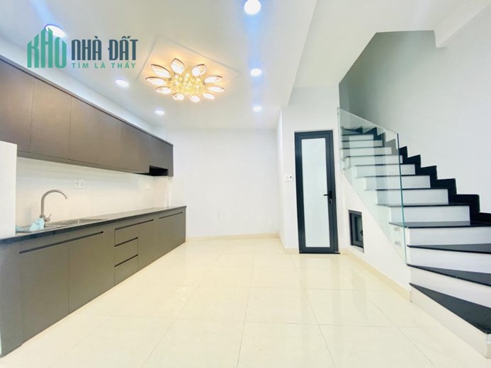 Bán nhà đường Lê Quang Định quận Bình Thạnh diện tích 40 m2 nở hậu.