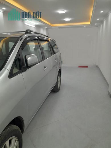 Bán nhà Vĩnh Hưng 5 Tầng Ô tô cất trong nhà 4.9 Tỷ