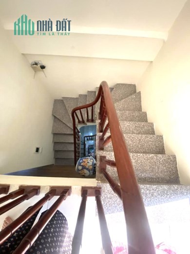 Nhà Lĩnh nam ô tô đỗ cổng 46.7m2*5 Tầng giá 3.95 Tỷ