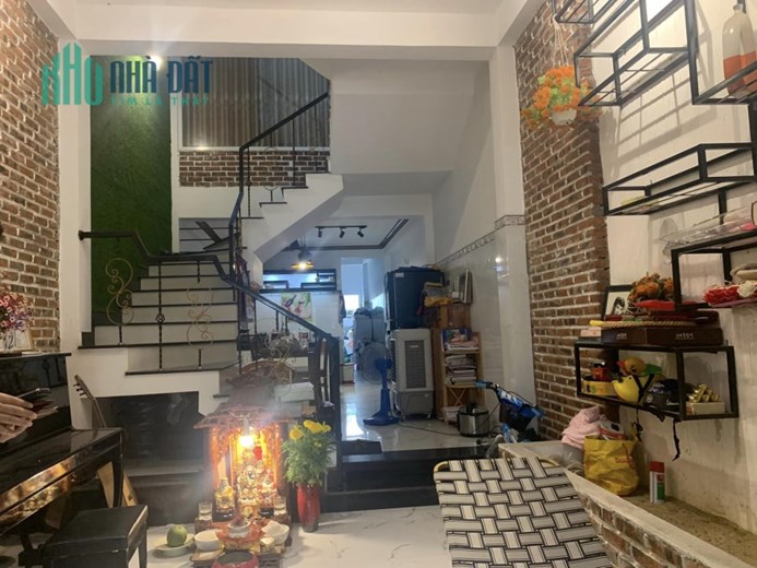 Bán nhà mặt phố Trần Nhân Tông, diện tích 95m, xây 3 tầng. Giá 5.7 tỷ