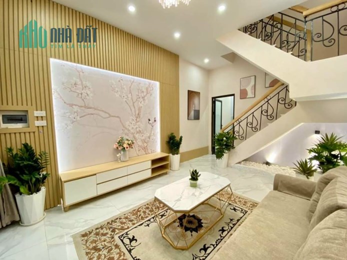Bán nhà đẹp Đỗ Đức Dục, 46m2, ô tô, lô góc, ở ngay, 5 tỷ