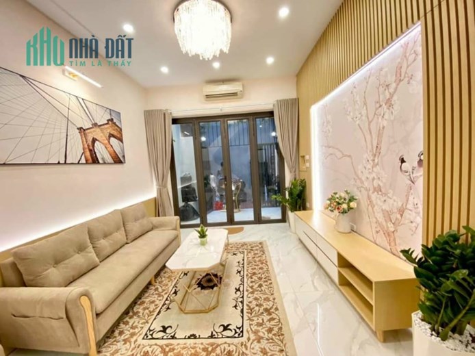 Gấp! Bán nhà Đỗ Đức Dục, 45m2, nhà có sân để xe, vườn cây Balylon, 4 tỷ 9