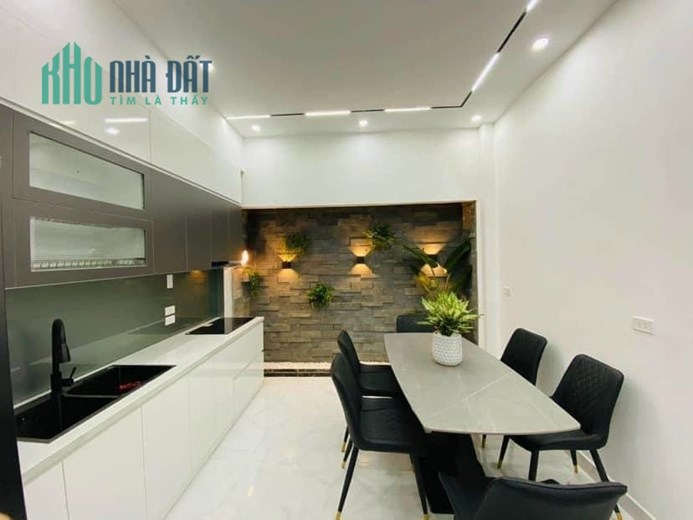 Bán nhà riêng Đỗ Đức Dục, 43m2, 1 cú nháy ga ra 3 ô tô tránh, sát khách sạn 5 sao Marriot, 4 tỷ 7
