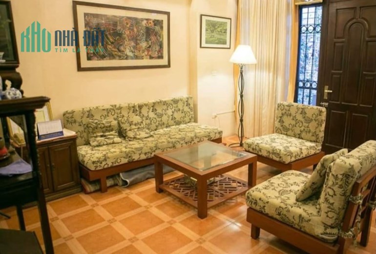 Bán nhà khu hàng xóm ĐSQ Thụy Điển  Ba Đình giá 7tỷ1 75m2  mặt tiền 5m.