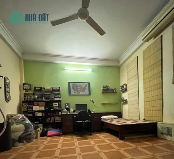 Bán nhà khu hàng xóm ĐSQ Thụy Điển  Ba Đình giá 7tỷ1 75m2  mặt tiền 5m.