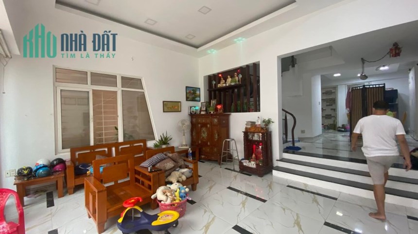 Nhà Lê Thị Riêng Q1, ngang 6m, gồm 73m2, 3 tầng, giá 16 tỷ
