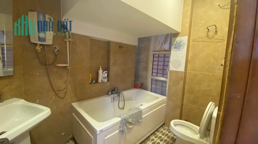 Nhà Lê Thị Riêng Q1, ngang 6m, gồm 73m2, 3 tầng, giá 16 tỷ