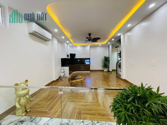 Bán nhà ngõ 255 Nguyễn Khang,nhà đẹp ở ngay,lô góc thoáng gần phố,43m2,4T,mt:3,94m