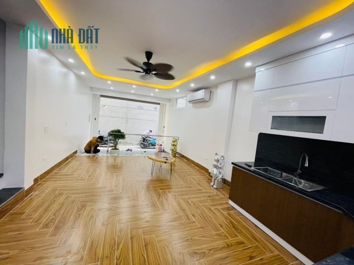 Bán nhà ngõ 255 Nguyễn Khang,nhà đẹp ở ngay,lô góc thoáng gần phố,43m2,4T,mt:3,94m