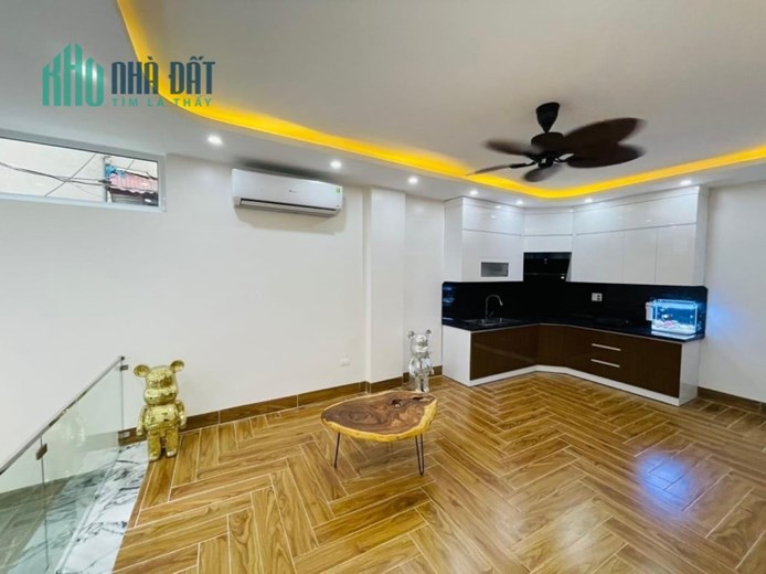 Bán nhà ngõ 255 Nguyễn Khang,nhà đẹp ở ngay,lô góc thoáng gần phố,43m2,4T,mt:3,94m