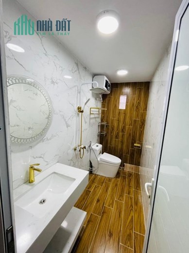 Bán nhà ngõ 255 Nguyễn Khang,nhà đẹp ở ngay,lô góc thoáng gần phố,43m2,4T,mt:3,94m