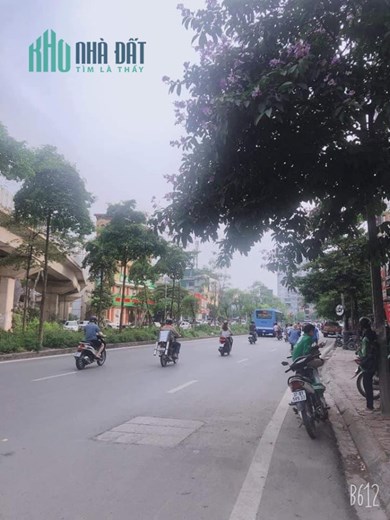bán nhà mặt phố Hoàng Cầu-Đống Đa 240m x 4tầng, MT 8.2m, vỉa hè, view hồ