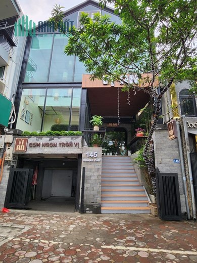 bán nhà mặt phố Hoàng Cầu-Đống Đa 240m x 4tầng, MT 8.2m, vỉa hè, view hồ