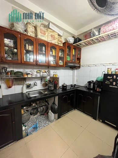 XE HƠI ĐỖ CỬA ,4TẦNG-SÁT MẶT TIỀN NGUYỄN TRÃI QUẬN 5-SỔ A4
 MỚI VÀO Ở NGAY-NHỈNH 8TỶ