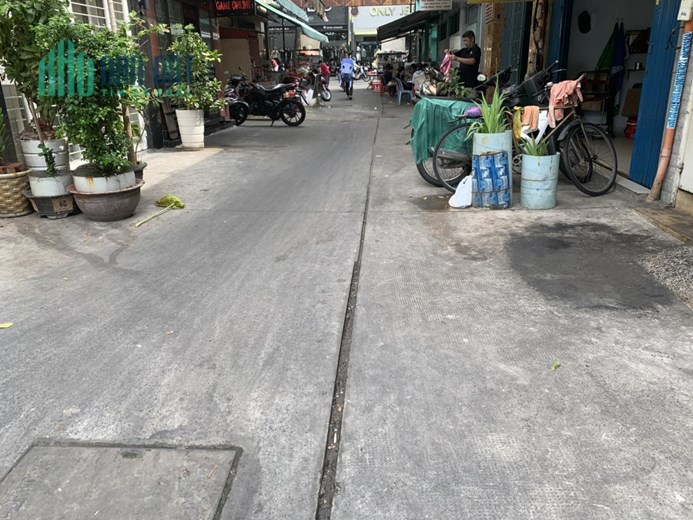 XE HƠI ĐỖ CỬA ,4TẦNG-SÁT MẶT TIỀN NGUYỄN TRÃI QUẬN 5-SỔ A4
 MỚI VÀO Ở NGAY-NHỈNH 8TỶ