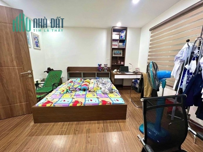 Bán nhà phố Nguyễn Thị Định, lô góc, vỉa hè, ô tô tránh, DT68m2, MT 16m.