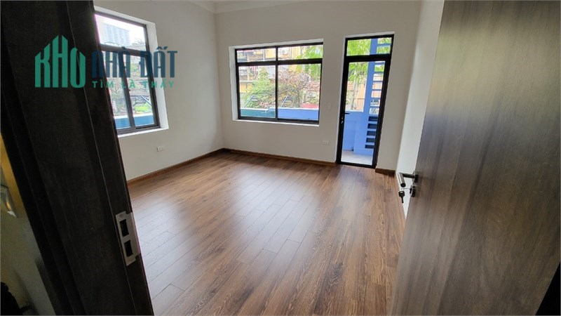 Bán nhà phố Hoàng Ngân, kinh doanh, vỉa hè, ô tô tránh, DTXD70m2, MT 6m.