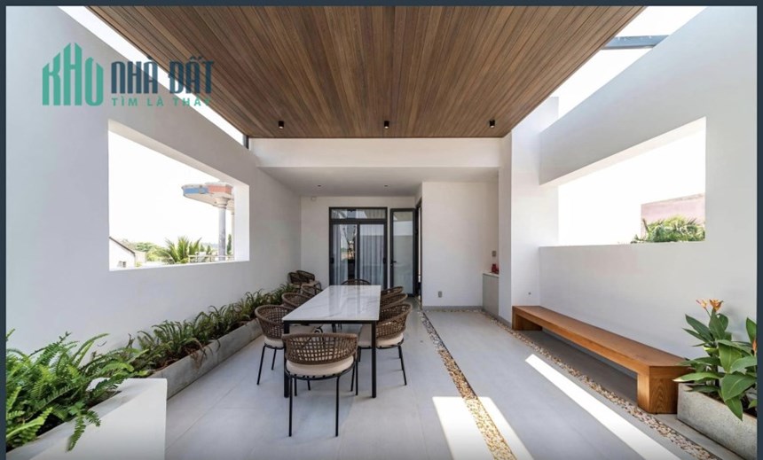 Bán cực rẻ tòa 7 tầng 1 hầm MT 7m mặt phố Linh Đàm - 200m2 - 65 tỷ - view hồ