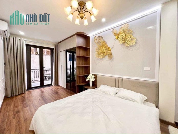 HIẾM, Ô TÔ ĐỖ CỬA PHỐ MINH KHAI, CHỦ TẶNG TOÀN BỘ NỘI THẤT