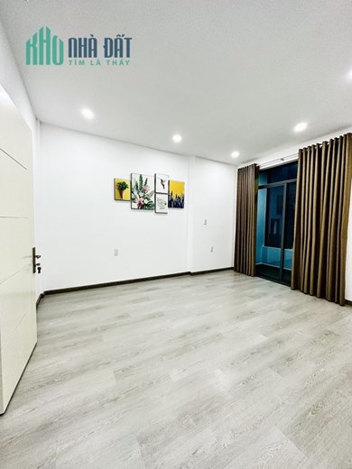 MẶT TIỀN LÔ GÓC KHU PHAN XÍCH LONG 5 TÁM THANG MÁY NGANG KHỦNG 5,5M NHỈNH 12 TỶ TL