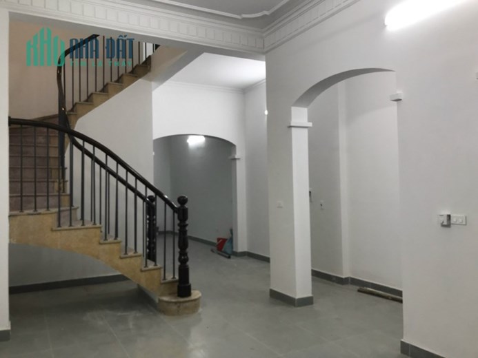 cho thuê nhà nguyên căn Ngọc Thụy, Long Biên 100m2 * 3 tầng *  ô tô đỗ cửa