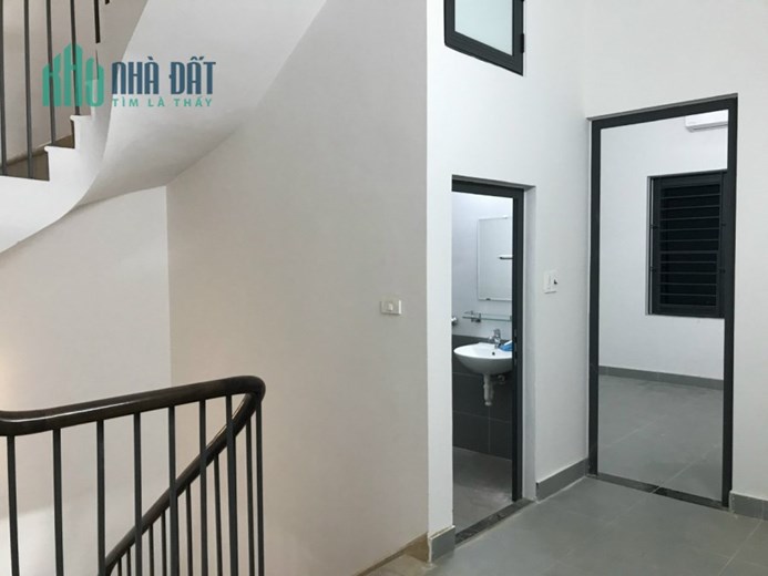 cho thuê nhà nguyên căn Ngọc Thụy, Long Biên 100m2 * 3 tầng *  ô tô đỗ cửa