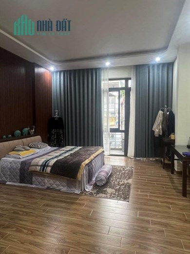 Bán nhà Phân Lô Trần Quốc Hoàn, gara ô tô tránh, kinh doanh, dân trí cao 60m2 hơn 10 Tỷ