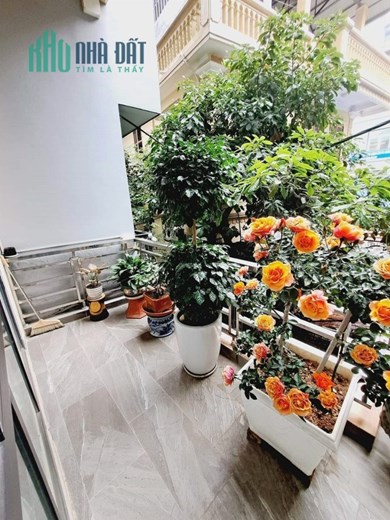 Bán nhà Phân Lô Trần Quốc Hoàn, gara ô tô tránh, kinh doanh, dân trí cao 60m2 hơn 10 Tỷ