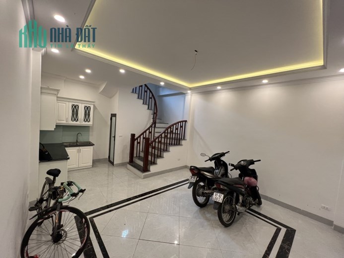 CHO THUÊ NHÀ NGUYÊN CĂN PHÚC LỢI, LONG BIÊN 40M2 * 5 TẦNG * NHÀ MỚI XÂY