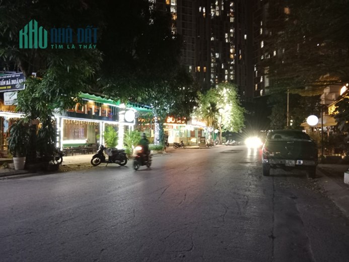 Kinh doanh đẳng cấp vị trí đắc địa có 1 0 2 KĐT Văn Khê – Hà Đông 
  140m x 4 tầng giá chỉ 130tr/m2